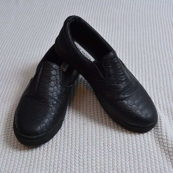 Steve Madden Shoes - ‼️SOLD‼️Steve Madden Slip ons